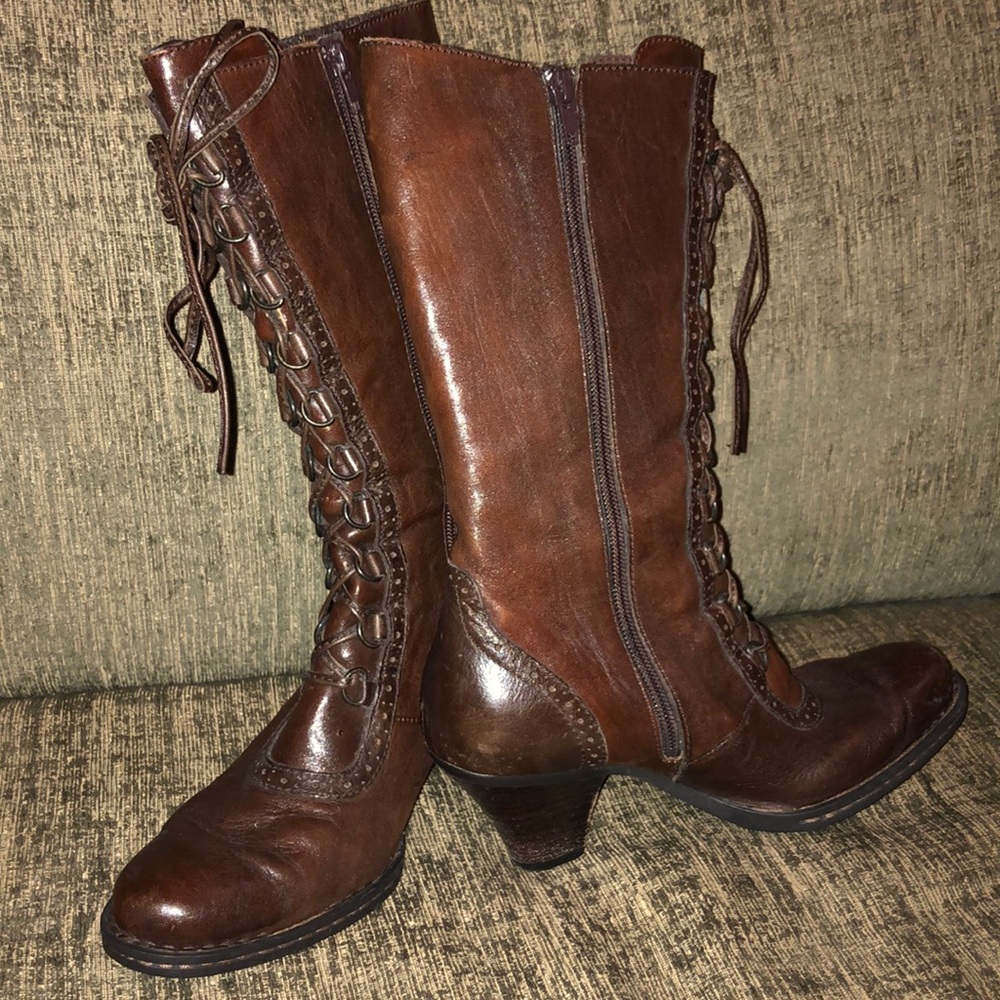 BORN Granny Boot size 8